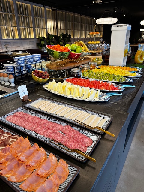 Fish and fruit